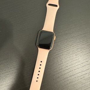 Apple Watch Series 4 Gold Aluminum 40mm